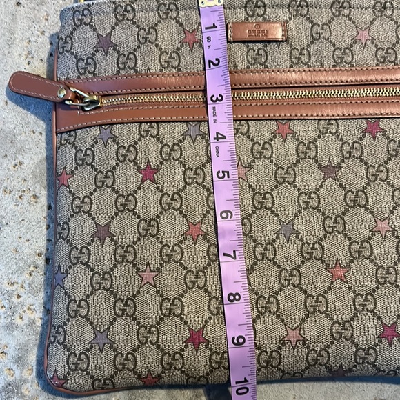 Authentic GUCCI Messenger Stars Monogram Coated Gg Supreme Canvas Crossbody Bag. - Picture 14 of 15